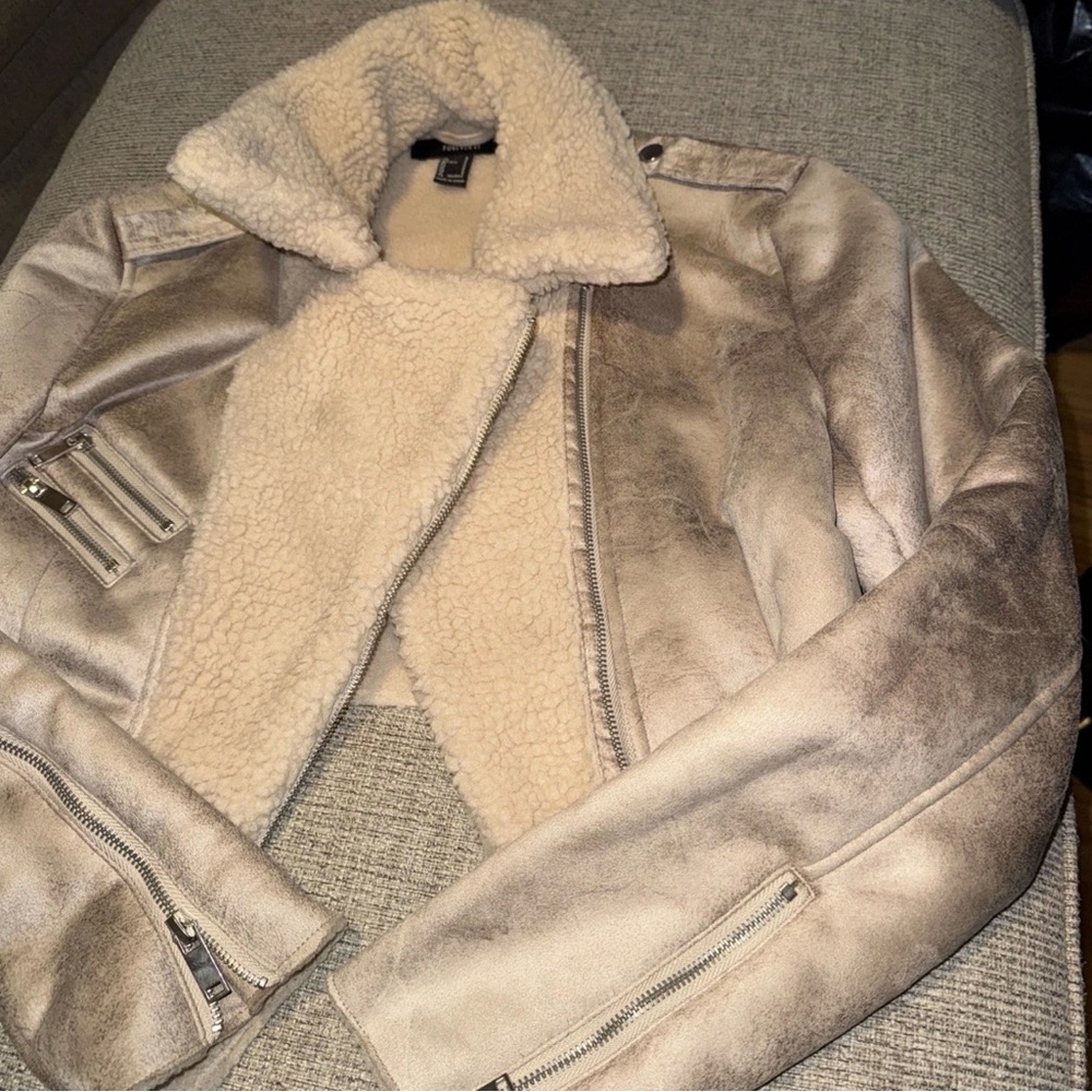 Forever 21 Faux Fur Cropped Jacket Size Small - Picture 4 of 6